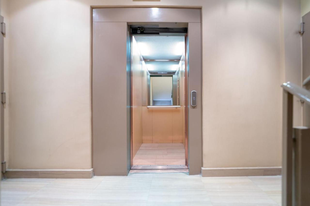 Apartamentos Gran Via Madrid Eksteriør billede